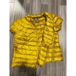 Mellow Yellow Puffer Vest🐥